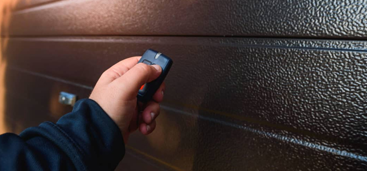 automatic door opener with remote control in French Valley